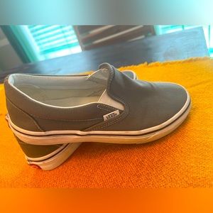 Vans Classic Slip On in Charcoal